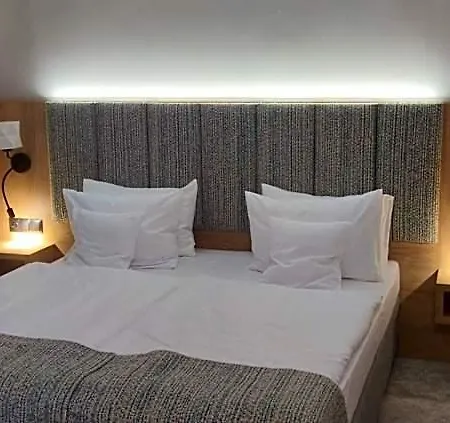 W Platinum Mountain Z Parkingiem Otel